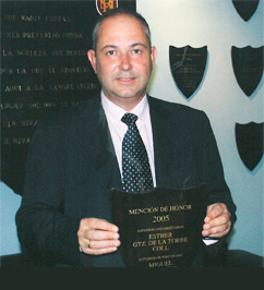 Miguel de Castro recibiendo la Mencin de Honor del Instituto de Estudios Burstiles (IEB)